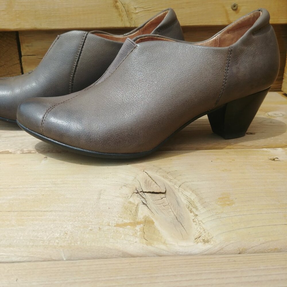 Taos taupe leather grey/brown ankle boots booties shoes low heel size 7 - Picture 8 of 14